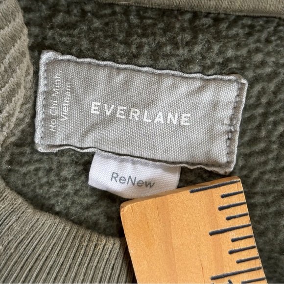 EVERLANE Army Green ReNew Sherpa Fleece Raglan Sweatshirt (L) - Picture 4 of 7